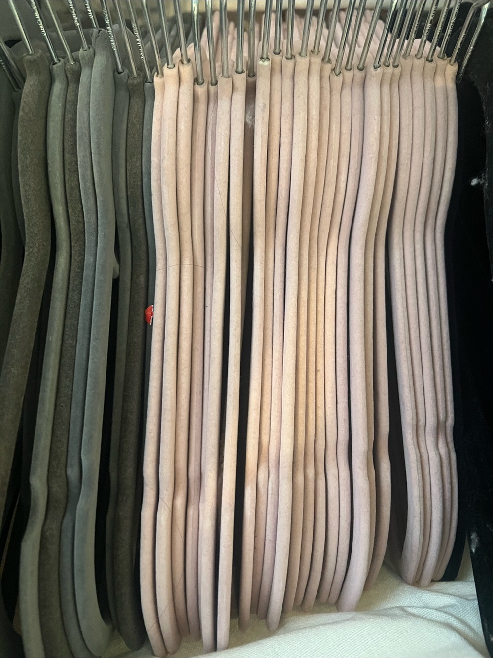 24 pink velvet hangers